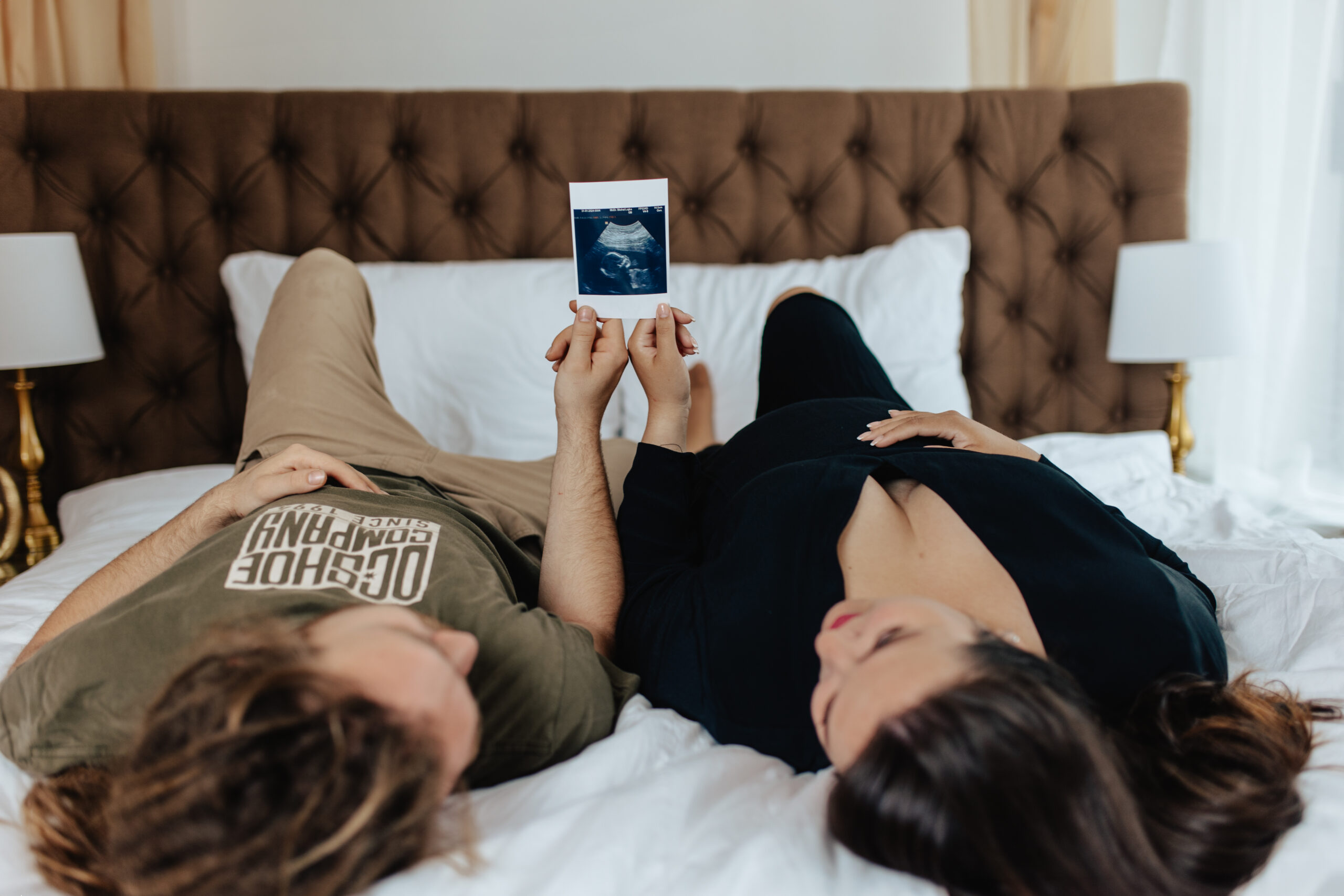 těhotenské focení na v ateliéru - fotograf teplice - těhotenské focení